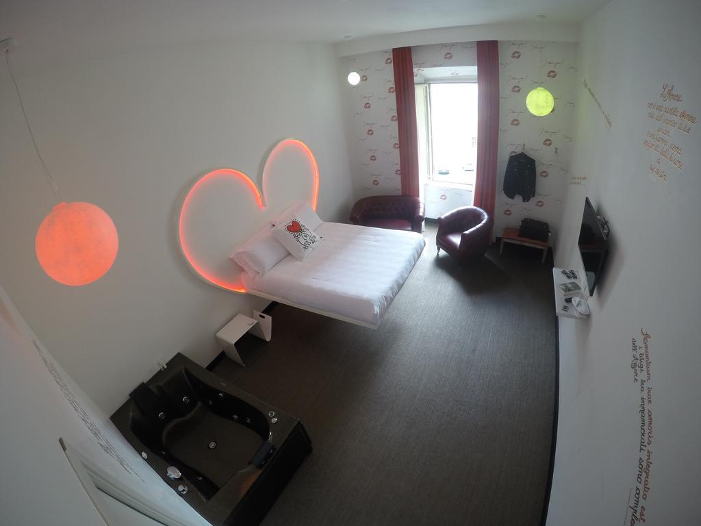 Irooms Jacuzzi Suites โรม ภายนอก รูปภาพ