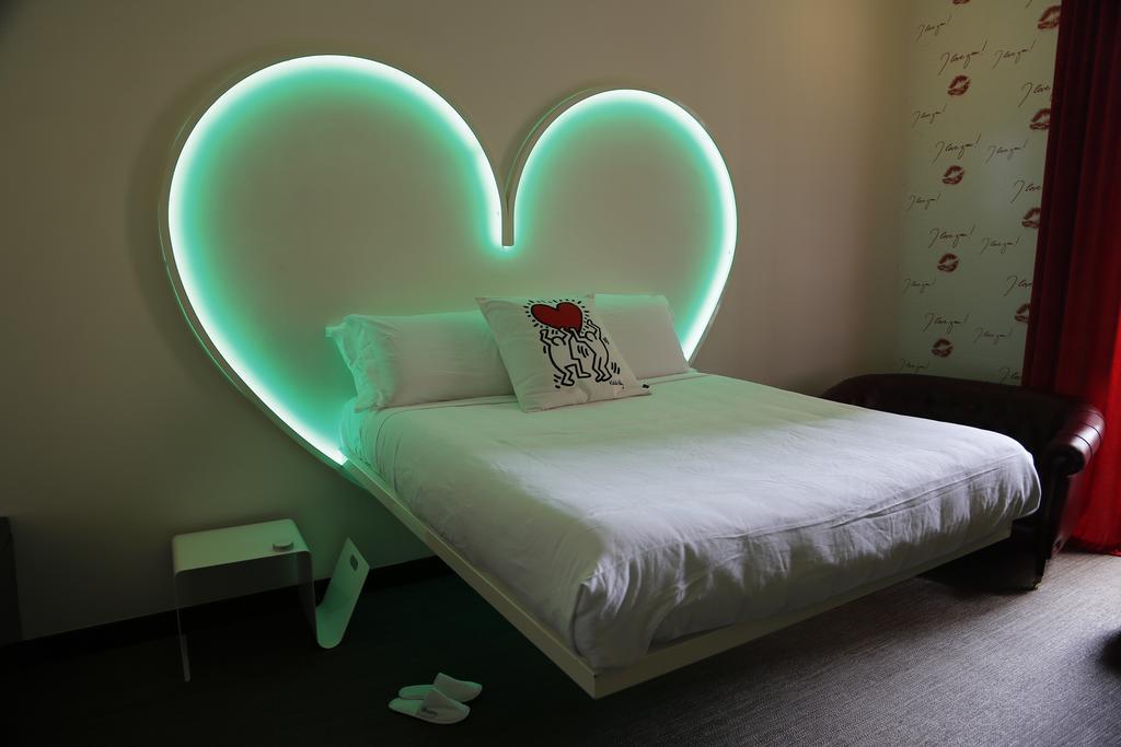 Irooms Jacuzzi Suites โรม ภายนอก รูปภาพ