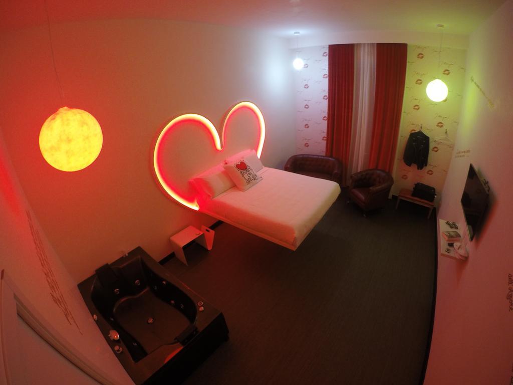 Irooms Jacuzzi Suites โรม ภายนอก รูปภาพ