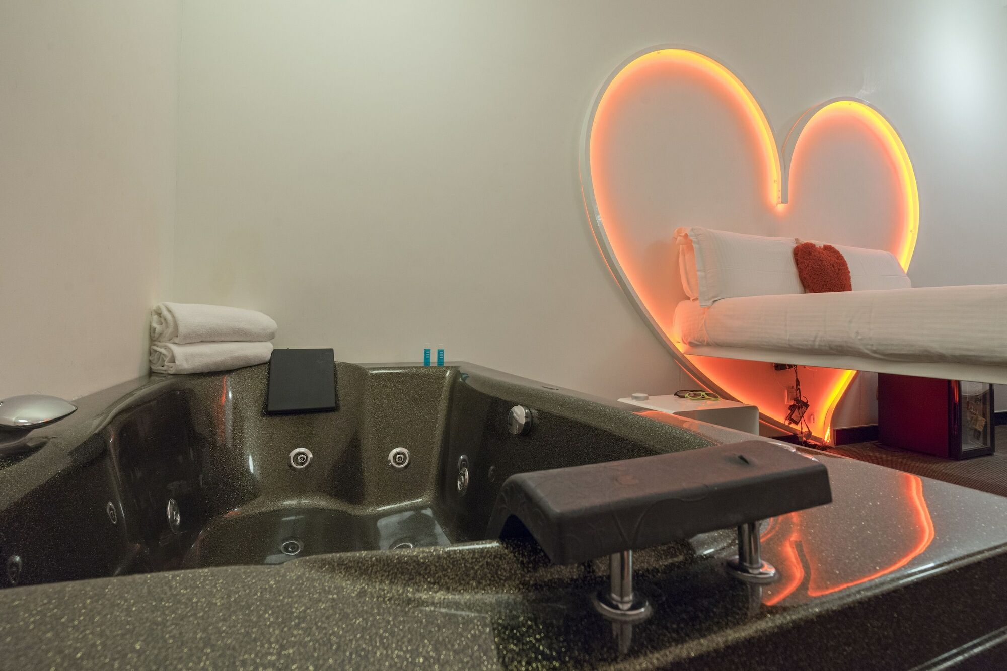Irooms Jacuzzi Suites โรม ภายนอก รูปภาพ